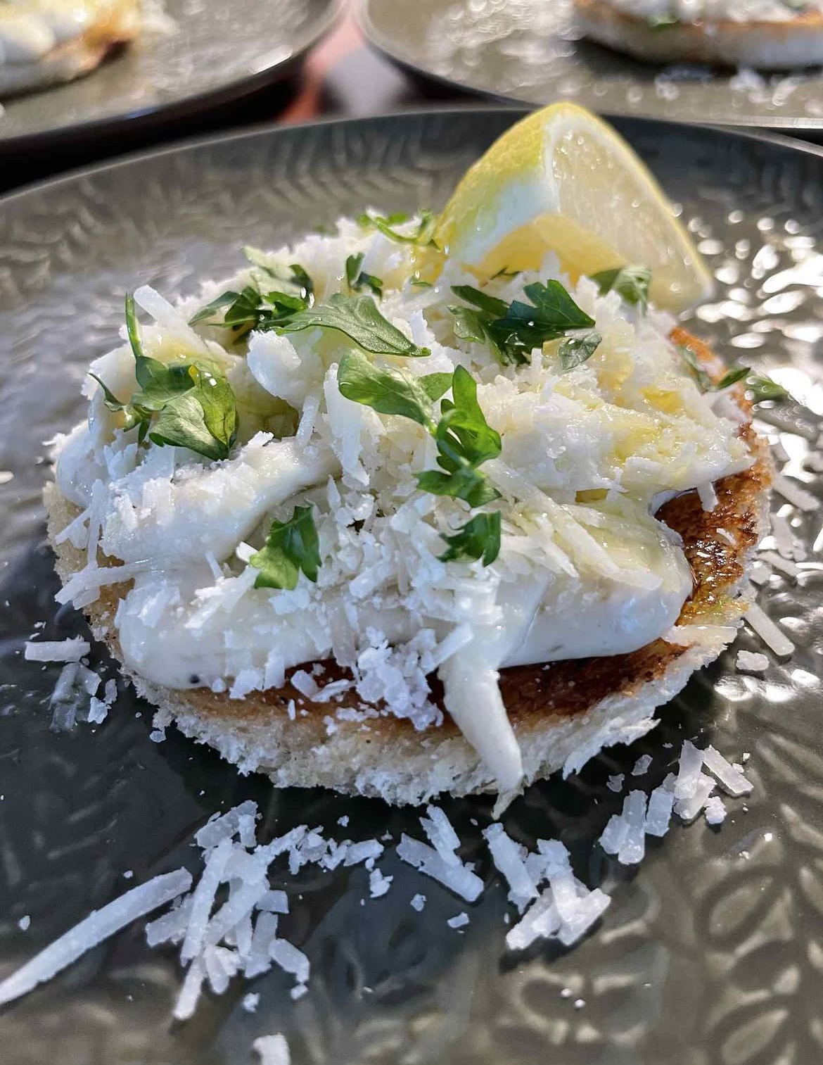 Boquerones på abborre, parmesankräm.